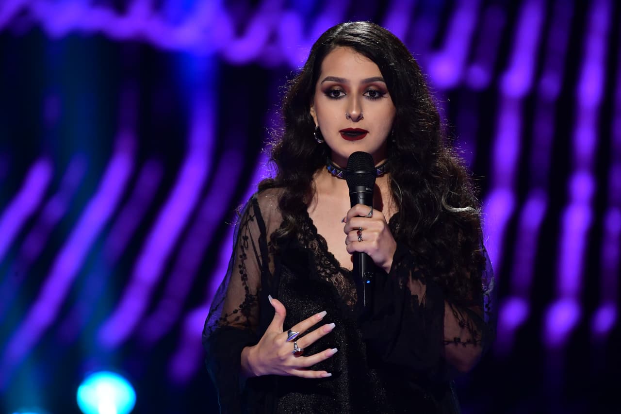 A cambiar todo el ritmo llegó Italia Salinas, de México. La joven apareció con un look gótico que obviamente llamó la atención de los jueces.