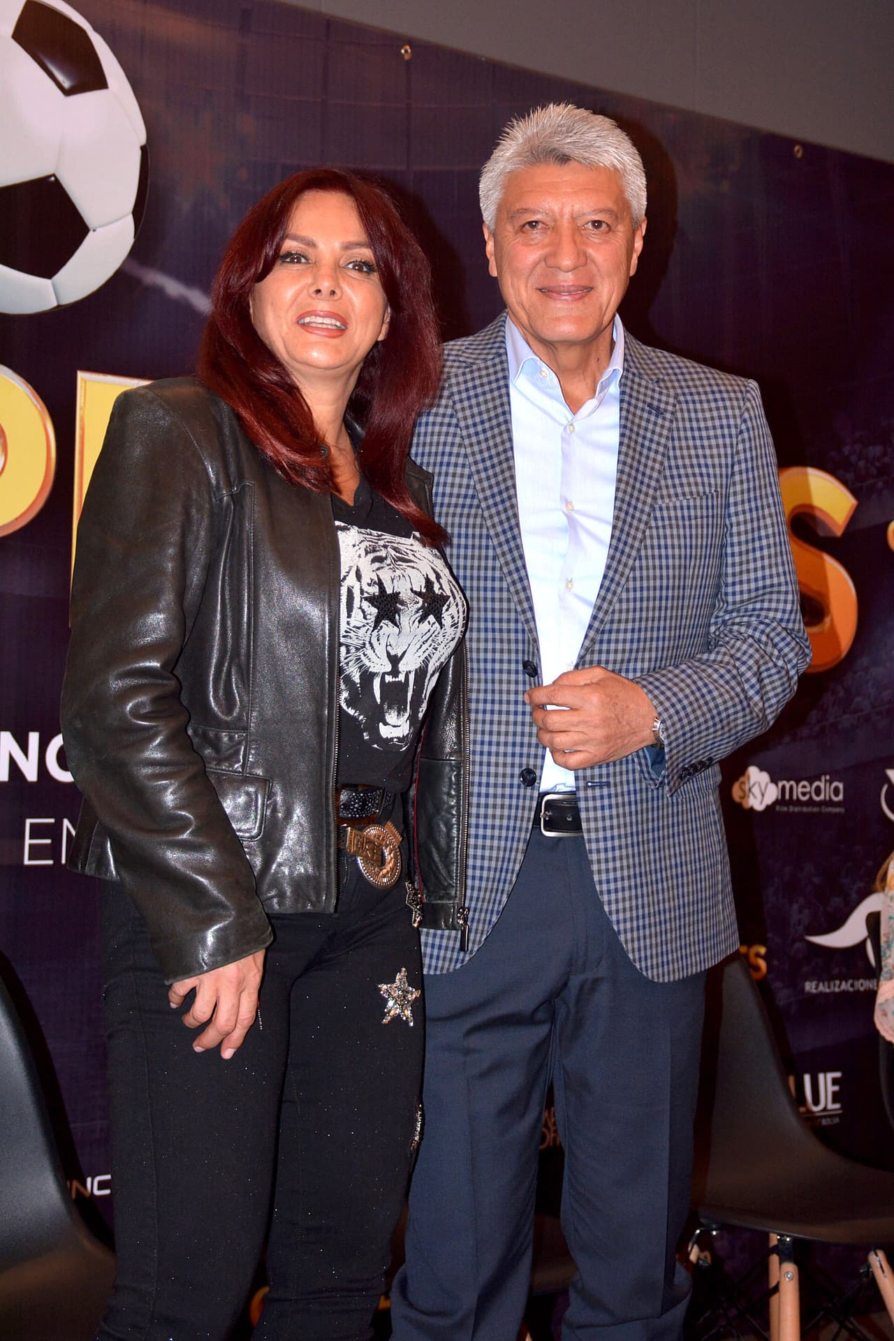 Tanto los seguidores de Lourdes como los de su famoso esposo han expresado su pésame a la familia de la actriz, a través de redes sociales.