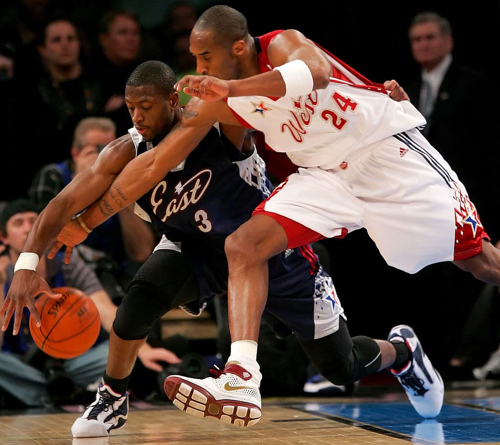 Esos jerseys son, por mucho, de lo mejor que ha sacado la NBA, pues la tipografía es increíble, no se ve saturada la playera y los shorts simulando ‘flamas’ resaltan bastante. El All-Star fue del 2007.