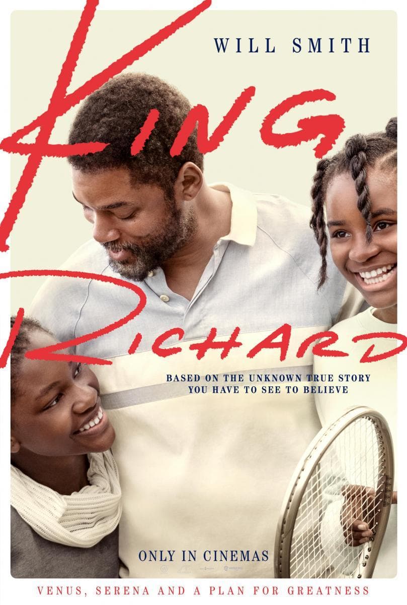 King Richard - Biopic sobre Richard Williams, un padre inasequible al desaliento que ayudó a criar a dos de las deportistas más extraordinarias de todos los tiempos, dos atletas que acabarían cambiando para siempre el deporte del tenis.
<br>