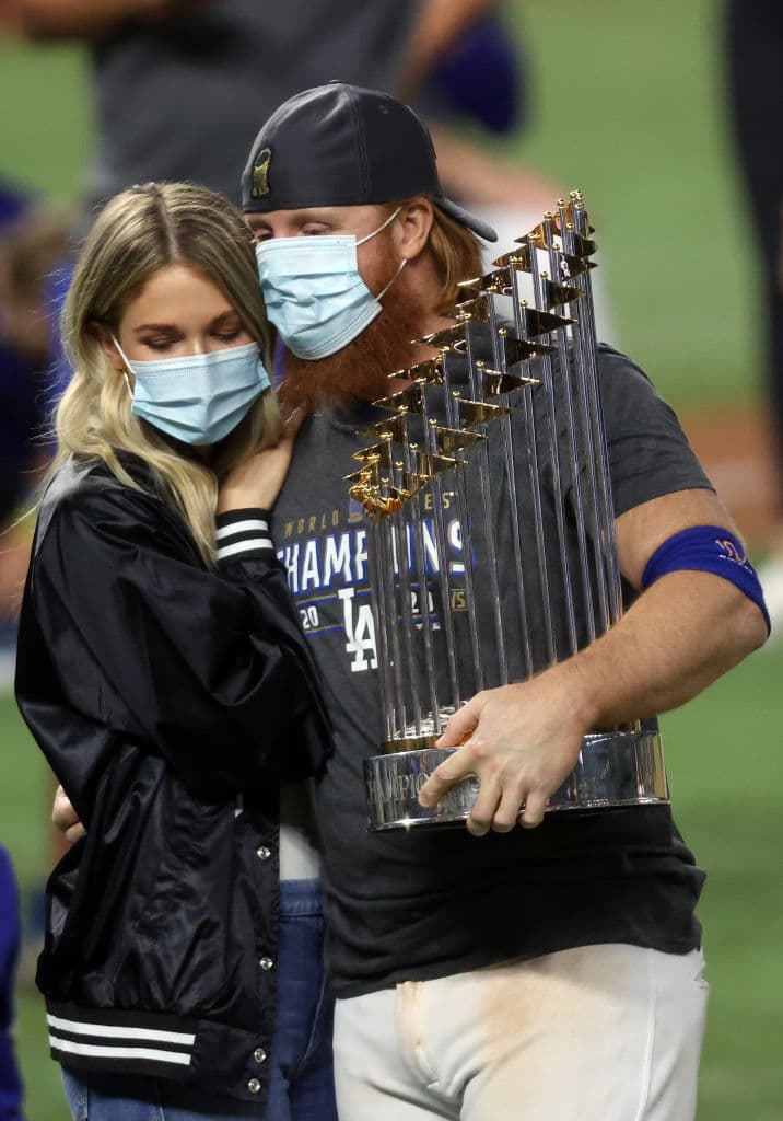 Todo es felicidad en Los Angeles, luego de que los Dodgers consiguieran el tan anisado título de Serie Mundial al derrotar a los Tampa Bay Rays.
