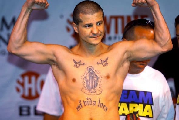 27 de mayo. Johnny Tapia, 45 años. Cinco veces campeón mundial de boxeo y quien hizo una vida turbulenta marcada por la adicción a las drogas, el alcohol, depresiones y problemas con la policías.