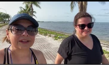 María Antonieta Collins no pierde condición y el pasado domingo dejó la cama y salió a caminar 6 millas con una amiga.