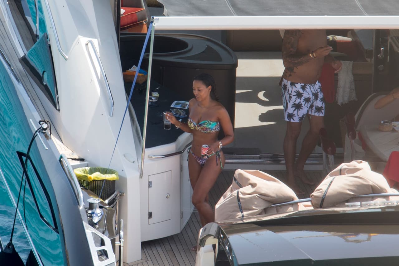 Mel B está gozando del verano al máximo.