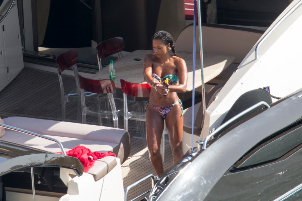 La diva lució de lo más sexy en un bikinazo.