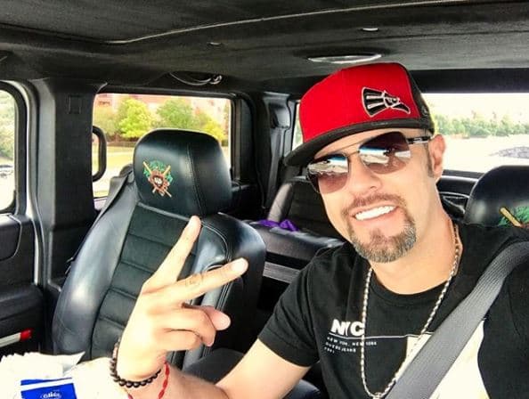 En las imágenes se puede apreciar algunos detalles del interior del Humer H2 SUT, como 
<b>el bordado en las cabeceras delanteras </b>de elementos relacionados con el beisbol.