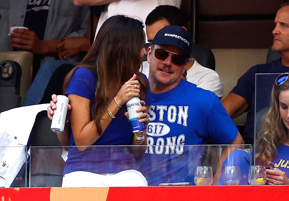 Matt Damon y Luciana Barroso también acudieron al partido por el título de la NFL.