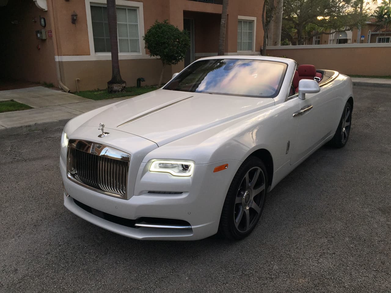 Probamos al Rolls-Royce Dawn 2017 el convertible de lujo soñado por muchos