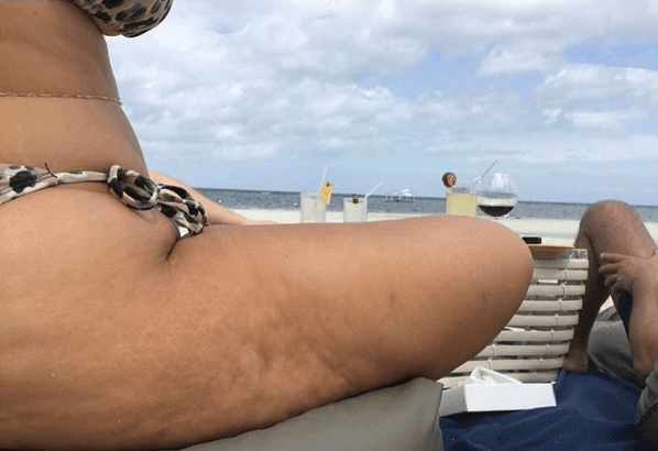 En varias ocasiones ha mostrado con orgullo las "imperfecciones" de su perfecto cuerpo, como la celulitis.