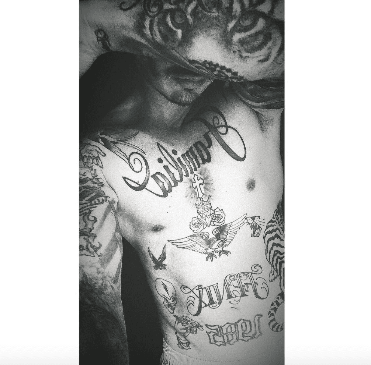 En su cuerpo tiene numerosos tatuajes que para muchas mujeres, son un atractivo más.