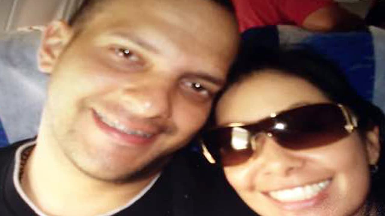 Entre 2011 y 2013 la pareja viajaba en vuelos 
<i>charter. </i>El registro migratorio de Díaz muestra un movimiento mayor, siempre en viajes exclusivos, después de dejar los cargos públicos en 2013, reveló
<a href="https://www.univision.com/noticias/papeles-de-panama/un-matrimonio-cercano-a-chavez-termino-con-empresas-en-paraisos-fiscales-y-cuenta-en-suiza"> la primera publicación de 'Los Papeles de Panamá'</a>.
<i> </i>Actualmente viven en Madrid, donde "tienen una propiedad", según reveló su abogado, Manuel Varela, en una carta a la que respondió algunas preguntas a los periodistas de El Confidencial, Armando.info y Univision.