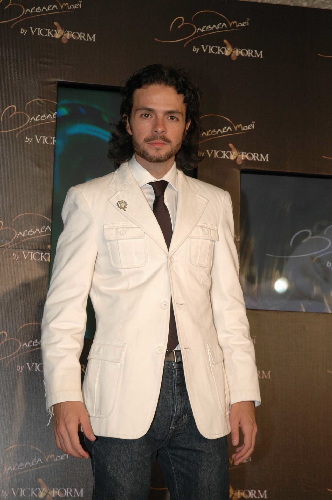 <b>José María Torre</b> continuó interpretando diversos personajes, pero uno de los más entrañables fue el de 'Edmundo', esto dentro de 'Corona de lágrimas', en donde compartió créditos con 
<b><a href="http://www.univision.com/temas/victoria-ruffo">Victoria Ruffo</a></b>.