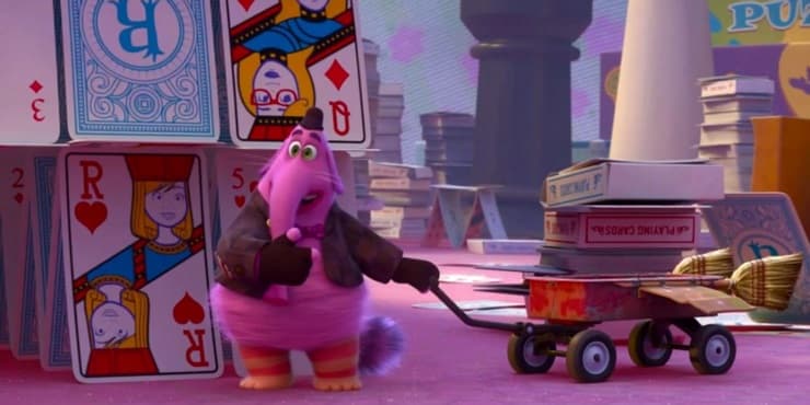 En 'Intensamente' existe un momento donde Alegría, Tristeza y Bing Bong caminan por Imaginaciónlandia, un lugar creado por Riley. Dentro, existe una torre de naipes, pero en lugar de tener las típicas imágenes que todos conocen en las cartas, éstas son remplazadas por caras de la protagonista y de sus padres.