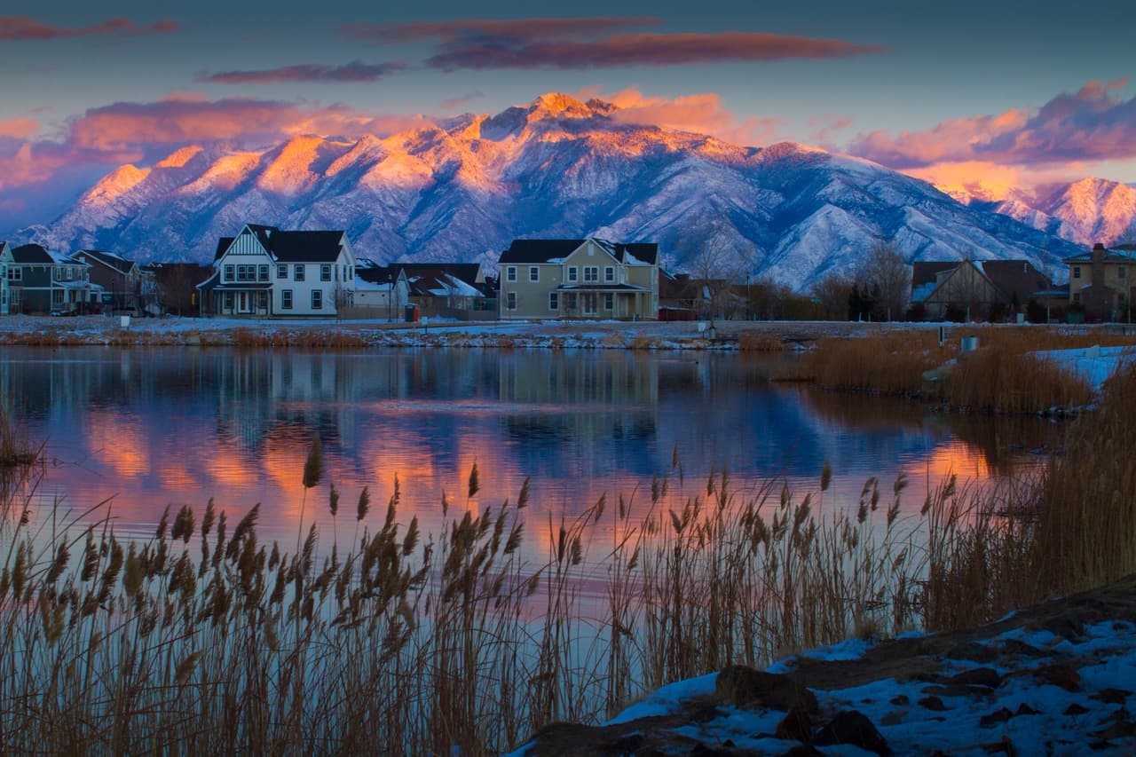 <h3 class="cms-H3-H3"><b>1. South Jordan, Utah</b></h3>
<br>
<br>
<b>Conductores con al menos una de estas tres infracciones:</b> 32.92%
<br>
<br>
<b>Conductores con una multa por exceso de velocidad: </b>16.69%
<br>
<br>
<b>Conductores con un accidente culpable:</b> 17.31%
<br>
<br>
<b>Conductores con una infracción de DUI:</b> 1.55%