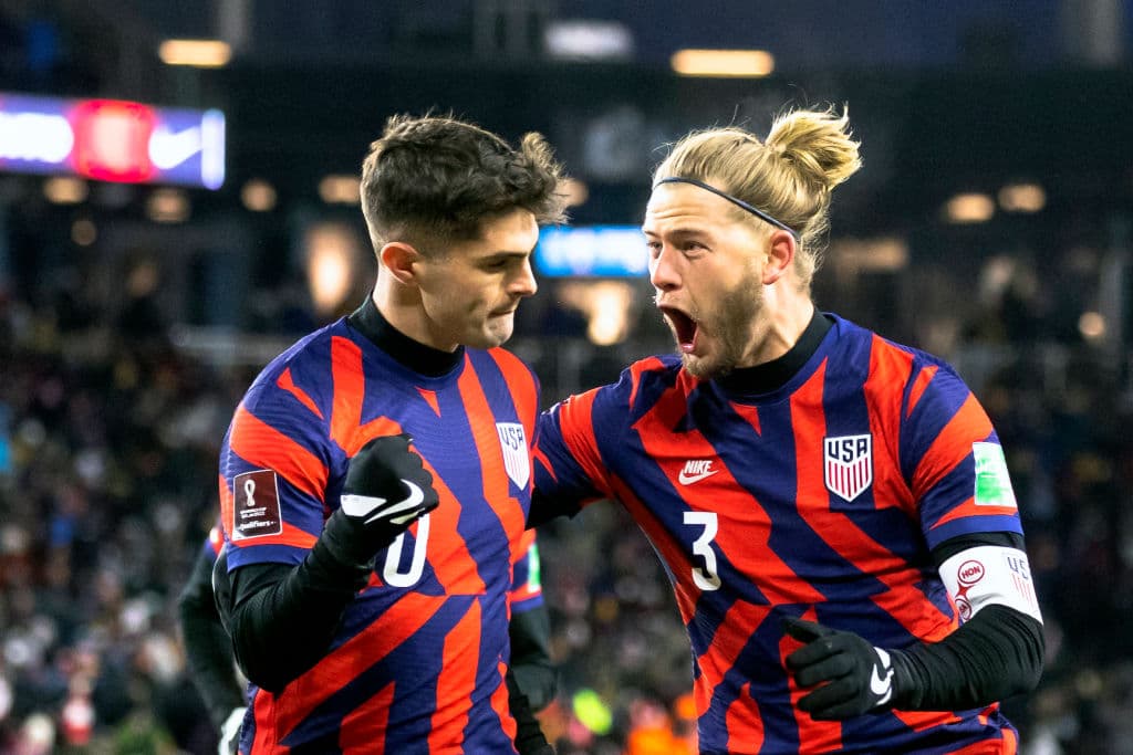 Estados Unidos no pierde el tiempo y golean fácilmente 3-0 a Honduras.