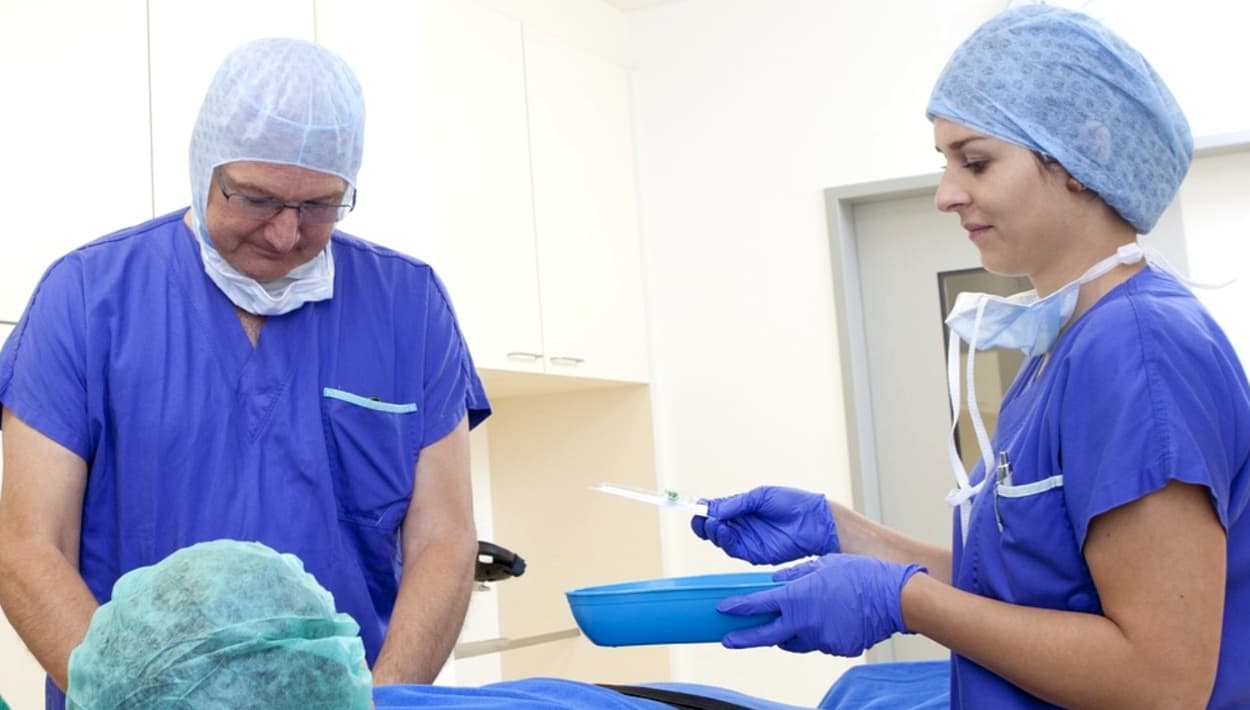 Trabajadores de salud del condado de Kern podrían recibir un aumento de salario