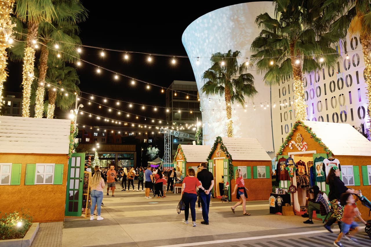 <b>Oh, What Fun! Holiday Festival</b>
<br>
<b>Fechas:</b> 7 al 23 de diciembre
<br>
<b>Lugar:</b> Lake Nona Town Center
<br>
<b>Sitio web</b>: 
<a href="https://www.ohwhatfunlakenona.com/">https://www.ohwhatfunlakenona.com/</a>
<br>
<br>Evento navideño que cuenta con nevadas, entretenimiento en vivo, fotos con Santa, mercado de temporada y mucho más.
