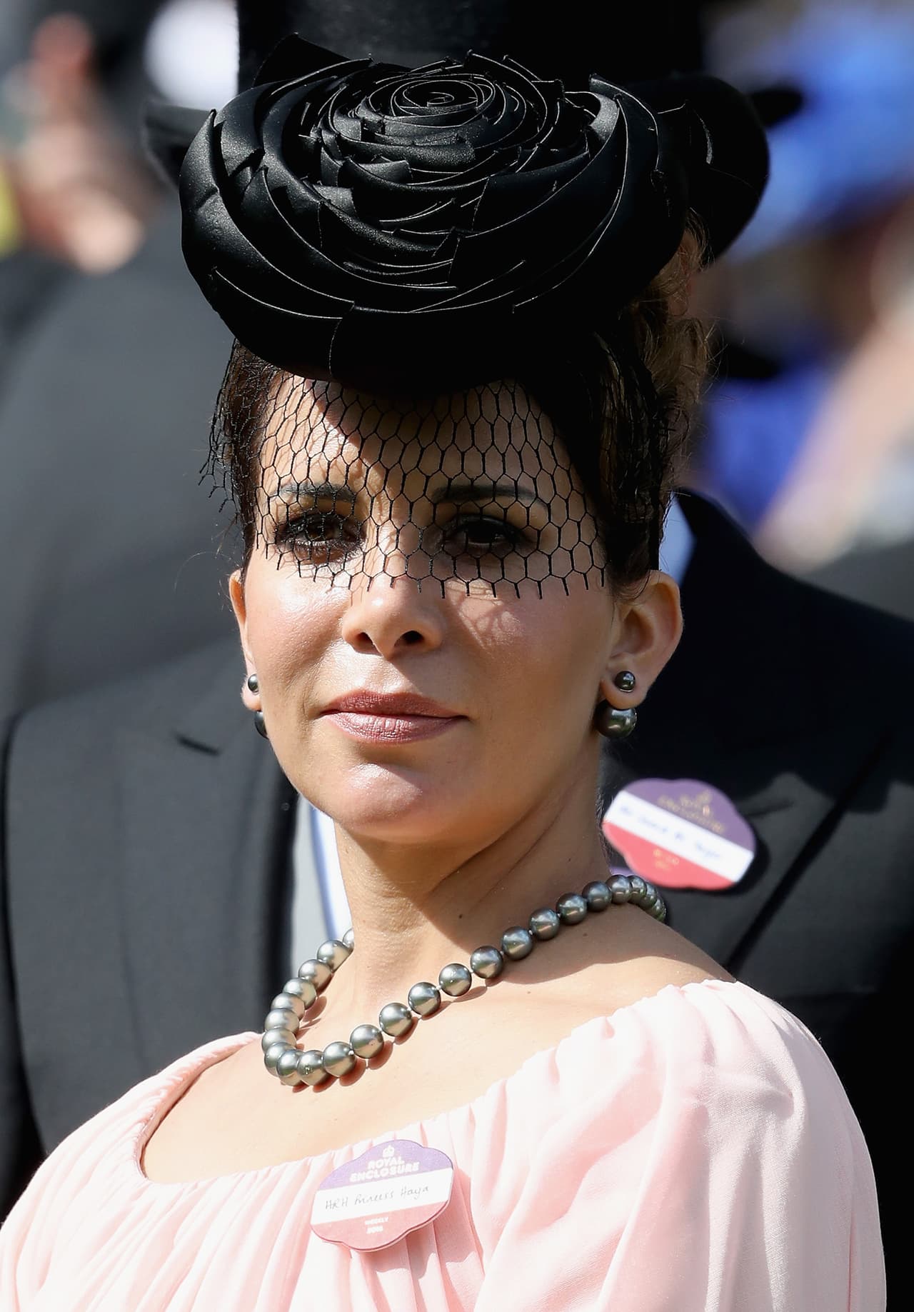 Después de huir de Dubái, la princesa Haya Bint al-Hussein 
<b><a href="https://www.univision.com/famosos/princesa-haya-huye-de-dubai-a-reino-unido-y-ahora-enfrentara-en-la-corte-a-su-multimillonario-marido-fotos">enfrenta en la corte a su marido</a></b>, quien presentó una demanda de divorcio en el Tribunal Superior británico.