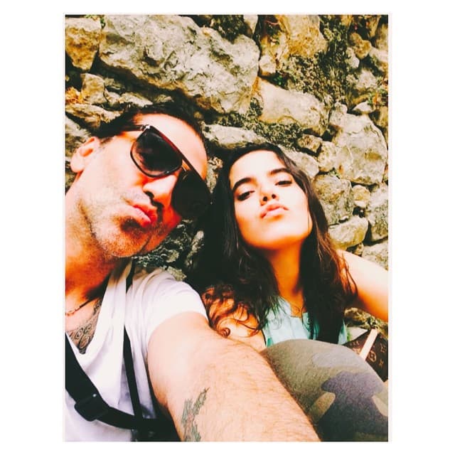 Hasta ahora, es la única de los hijos del 'Potrillo' que se dedica a la música.