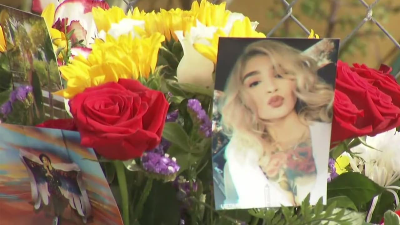 <b><a href="https://www.univision.com/local/los-angeles-kmex/en-video-muere-madre-de-23-anos-embestida-por-auto-a-exceso-de-velocidad-en-el-sur-de-los-angeles">Bethany Holguín</a></b>, de 23 años, conducía un Toyota Camry en camino a recoger a su hija de 6 años alrededor de las 10:30 pm el sábado 11 de mayo.