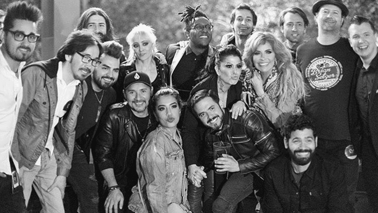 Alejandra Guzman and Gloria Trevi with their Versus World Tour band