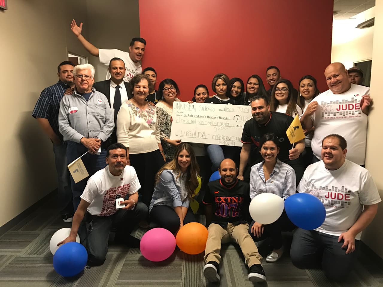 Una vez más, Univision concluyó con éxito el Radiotón de St. Jude en el que se unieron las diferentes estaciones de radio en EEUU y Puerto Rico, que con la ayuda de 'Ángeles de Esperanza' lograron la meta al apoyar la lucha contra el cáncer infantil. 
<br>
<br>
<b>Aún puedes ayudar, <a href="www.stjude.org/radio/UVN">DONA AQUÍ</a></b>