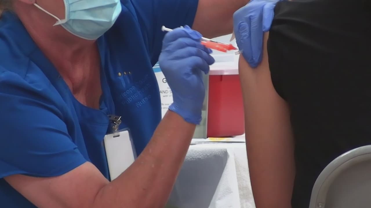 Expertos responden las dudas más frecuentes sobre la vacunación contra el covid-19