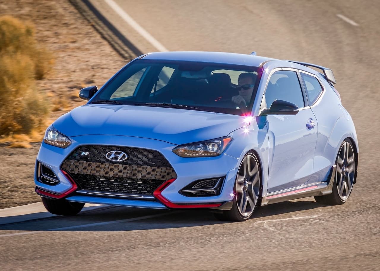 <h3 class="cms-H3-H3"><b>5. Hyundai Veloster</b></h3>
<br>
<br>Similar sucede con el Hyundai Veloster, pues aunque sus versiones convencionales ya no regresarán a los concesionarios de Estados Unidos, sí se seguirá comercializando en su nivel de equipamiento N. Recordemos que el Hyundai Veloster N es el más deportivo y más caro de la gama, lo que significa que no volveremos a ver a este hatchback con una etiqueta inferior a los 20,000 dólares.
<br>