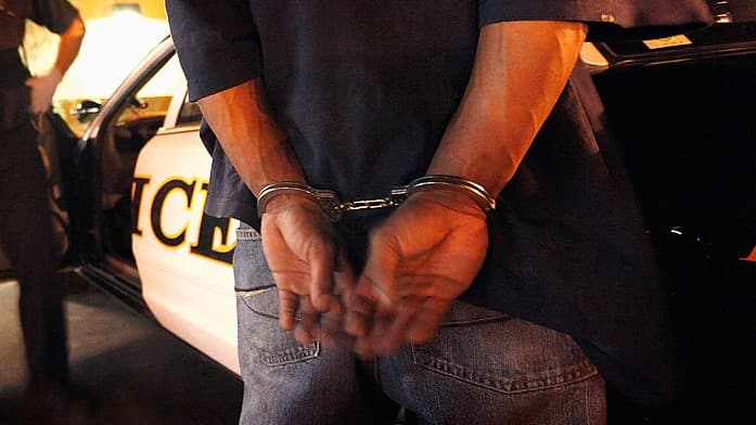 Rescatan a niña de ser abusada en un baño por un hombre que burló la seguridad de una escuela