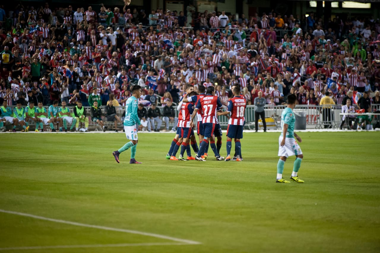 Este 12 de noviembre Chivas y Leon llegaron a Fresno con futbol de Liga MX. Leon derroto a Chivas 3-2.