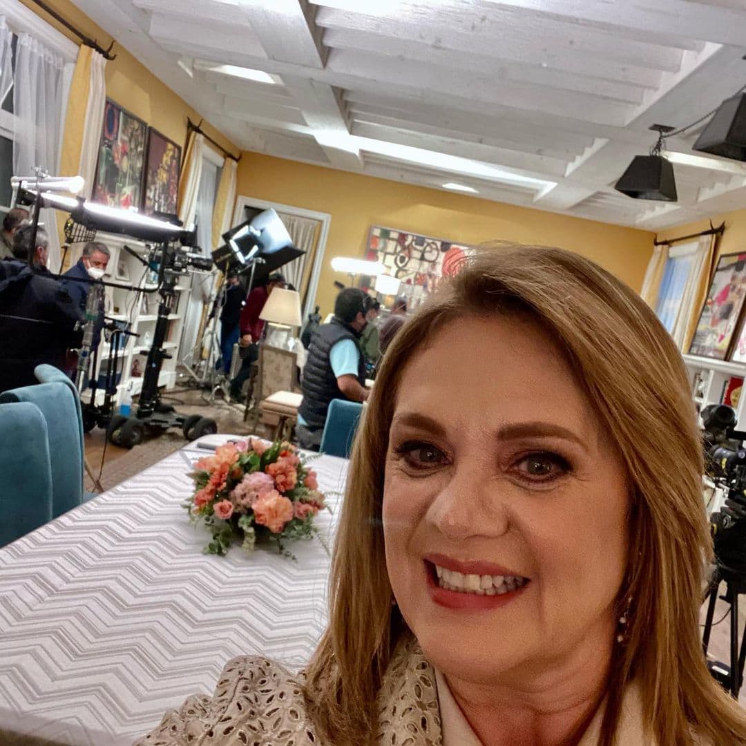 A pesar de sus más de 40 años de trayectoría artística, confesó recientemente que su papel ha resultado un desafío. "La gente nunca ha visto esta nueva forma de interpretar un personaje", señaló en entrevista para TVyNovelas.