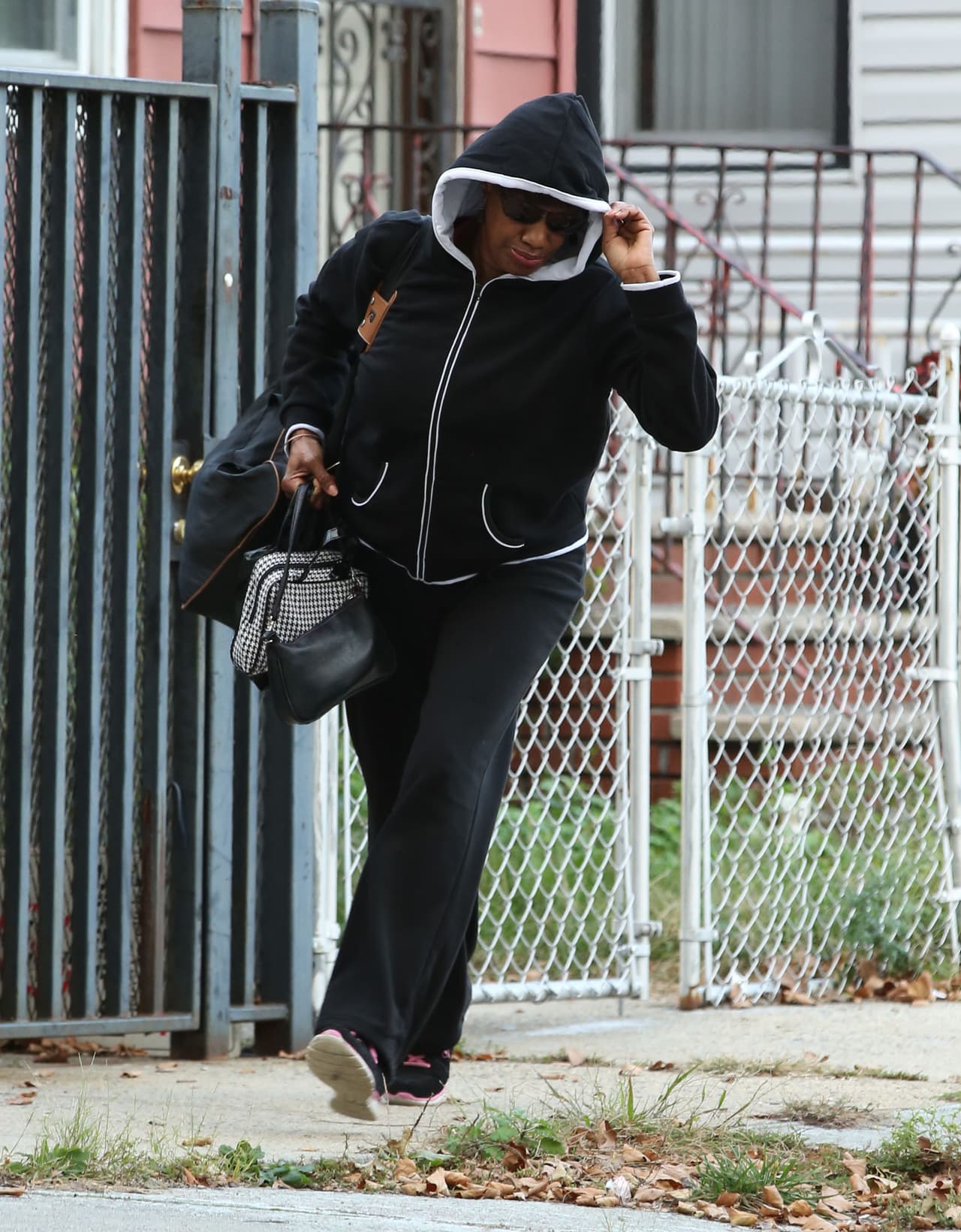 Perez Hilton informó que Khloé podría estarse preparando para despedirse de su aún esposo.