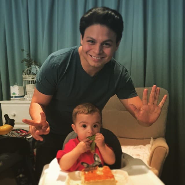 Después de reiterar el "cariño" y "respeto" que siente por Ninel, aclaró: "
<b>No hay necesidad ni de <a href="https://www.univision.com/famosos/mientras-ninel-conde-busca-demandarlo-giovanni-medina-explica-con-calma-por-que-la-actriz-no-puede-ver-a-su-hijo-fotos">ventilar situaciones internas de familia</a></b> en medios de comunicación, ni de llegar a estas instancias, porque nos podemos poner de acuerdo".
<br>