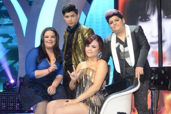 Ana Cristina con sus compañeros Yazaira, Danny y Stephanie.