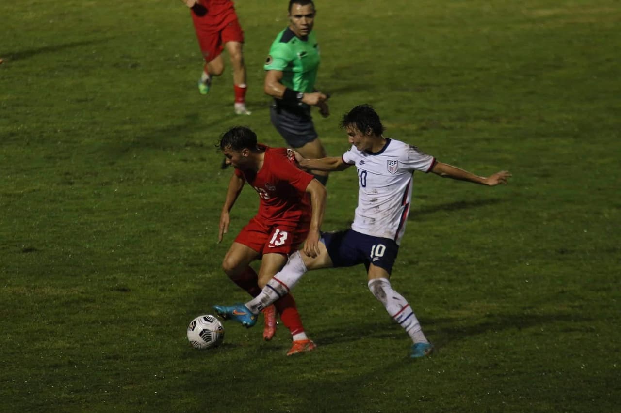 La Selección de Canadá tuvo la ventaja en dos ocasiones pero los estadounidenses tuvieron reacción y sacaron el empate.