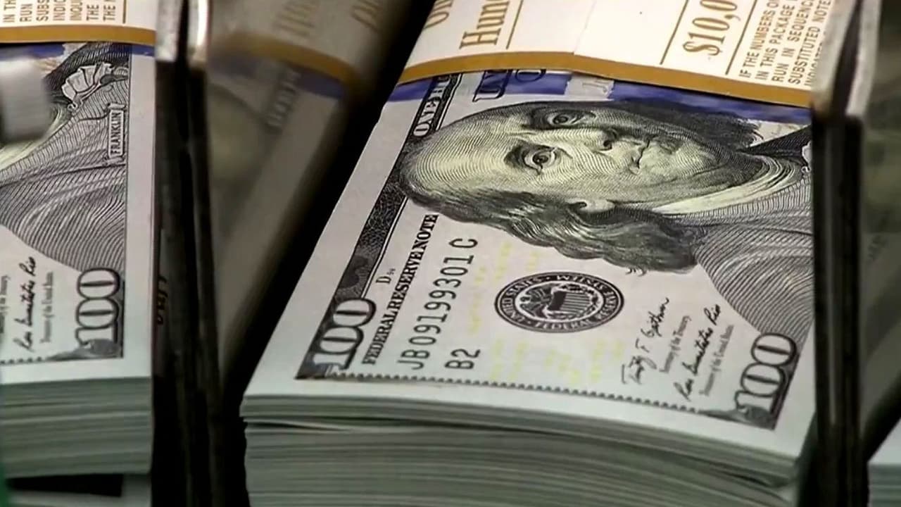Dow Jones se desploma más de 1,100 puntos: Experta analiza la decisión de la Fed y la inflación en EEUU
