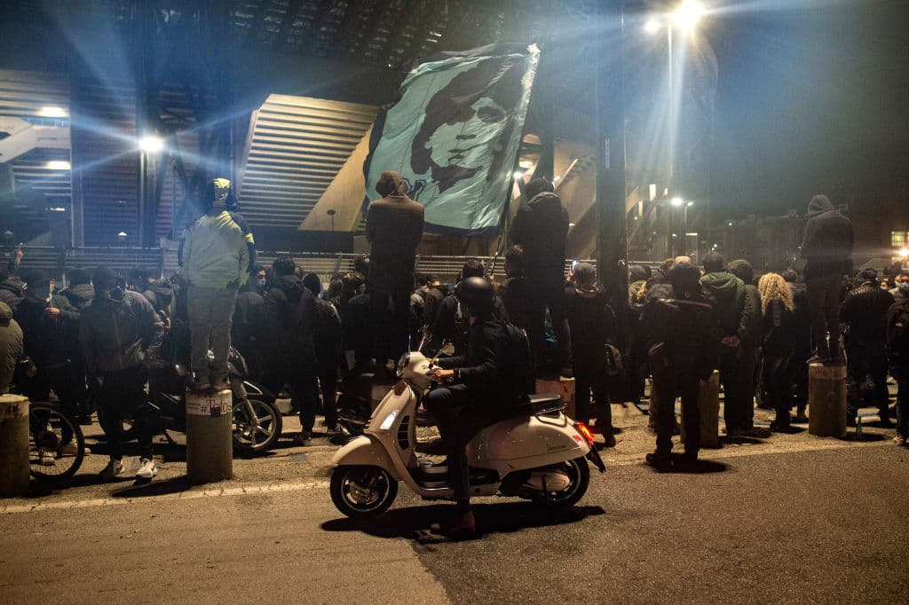 Diego Armando Maradona es el mayor ídolo del fubtol en Nápoles.