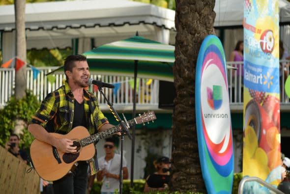 Juanes, Calibre 50 y Chino y Nacho
