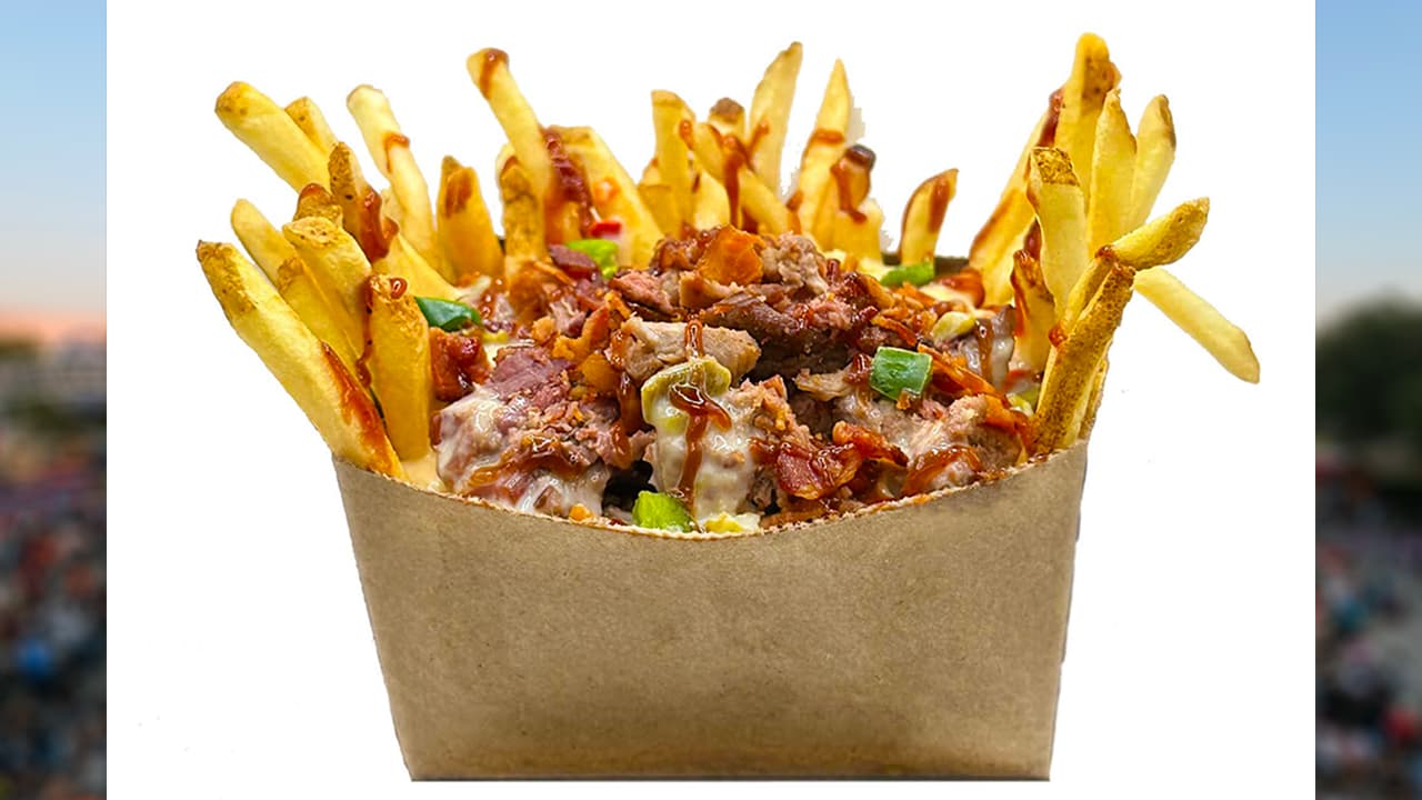 <b>BIG TEXAN</b> de Fryed
<br>Deliciosas papas fritas y
<b>crujientes cubiertas de ¡dos salsas!</b> De queso y barbacoa, con trozos de tocineta y panza ahumada.