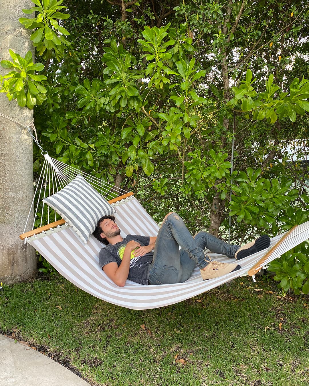 Y si hay algo que ha aprendido la joven estrella es encontrar el balance perfecto entre días llenos de trabajo, y momentos que lo llenen de paz y tranquilidad.