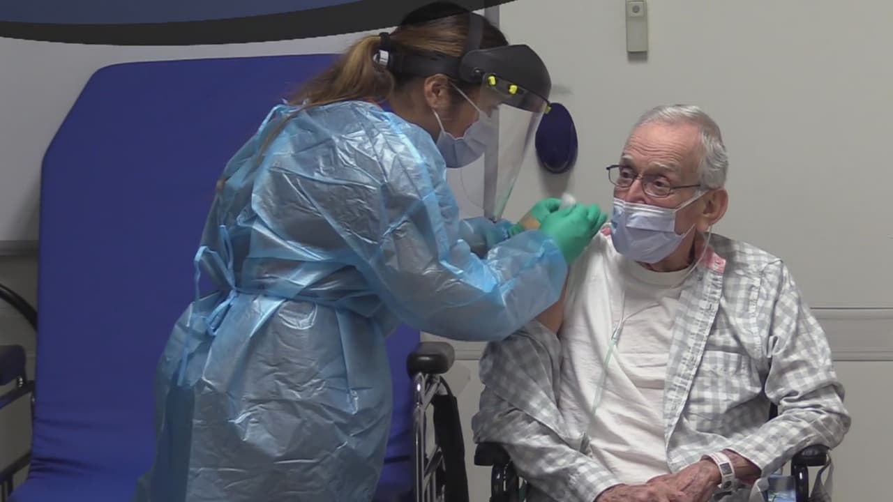 Veteranos de San Antonio comienzan a recibir la vacuna contra el covid-19