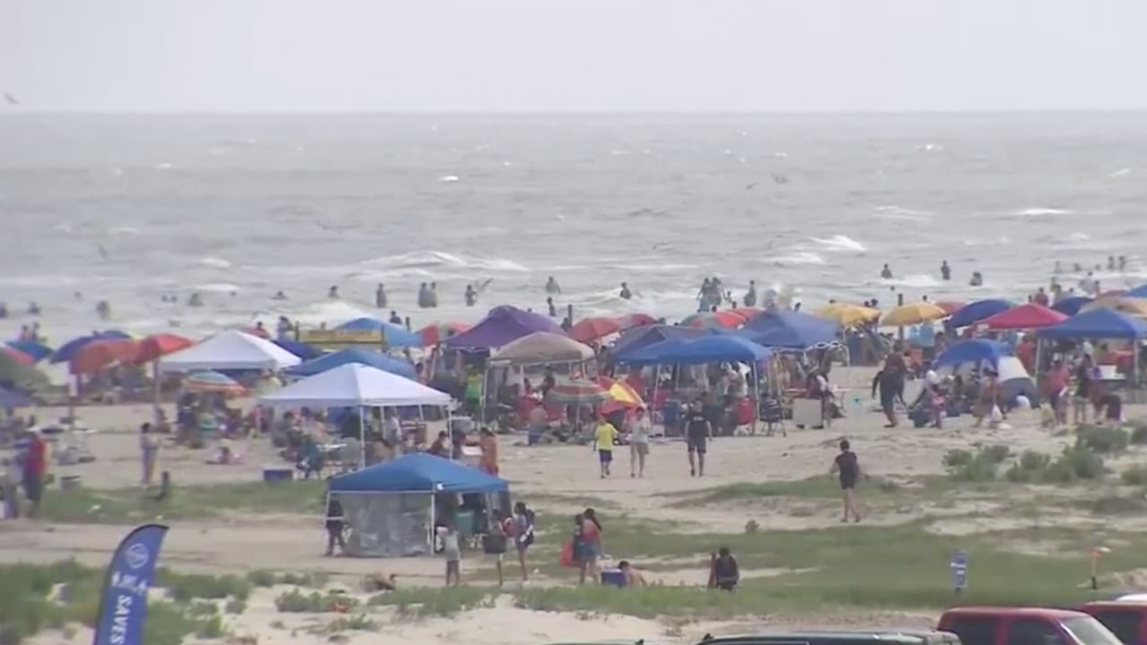 Las autoridades recomiendan a los visitantes precaución por las fuertes corrientes de resaca que se registran este fin de semana.