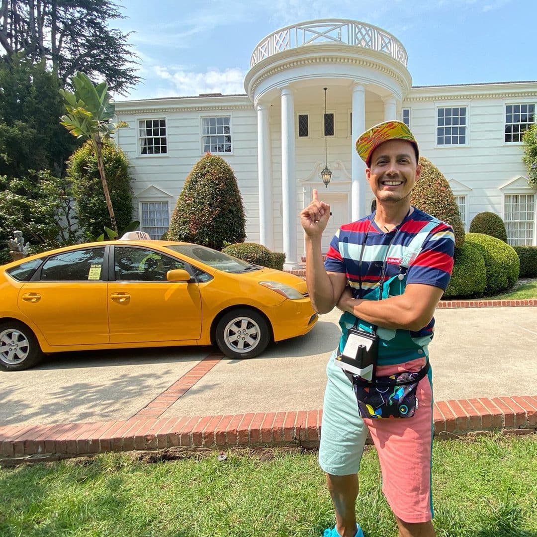 ¿Te parece familiar este sitio? Efectivamente, es la mansión de
<a href="https://www.univision.com/shows/despierta-america/recorrimos-la-mansion-donde-will-smith-brillo-como-the-fresh-prince-of-bel-air-quieres-pasar-una-noche-en-ella-video">'The Fresh Prince of Bel-Air' o 'El Príncipe del Rap'</a>, y nos pareció un gran lugar para comenzar el repaso de lo mejor que tuvimos esta semana, que no es por nada pero la verdad hay mucho de dónde escoger.