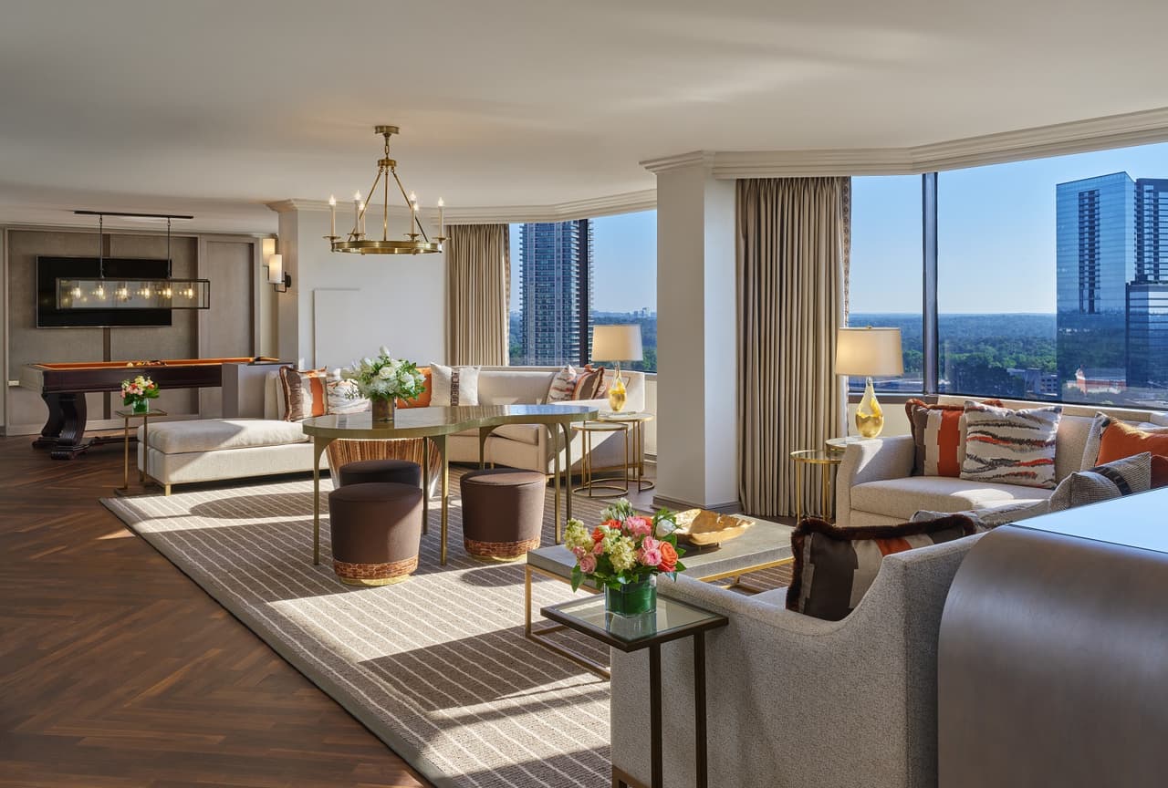 <b><a href="https://www.marriott.com/en-us/hotels/atllu-the-whitley-a-luxury-collection-hotel-atlanta-buckhead/overview/ " target="_blank">Lugar número 3: The Whitley, a Luxury Collection Hotel, Atlanta Buckhead</a></b>. Con una combinación de estilo cosmopolita y elegancia atemporal, The Whitley, un hotel de colección de lujo, ofrece una ubicación ideal en el corazón de Atlanta, la vibrante comunidad Buckhead de Georgia, un distrito prestigioso y vanguardista.