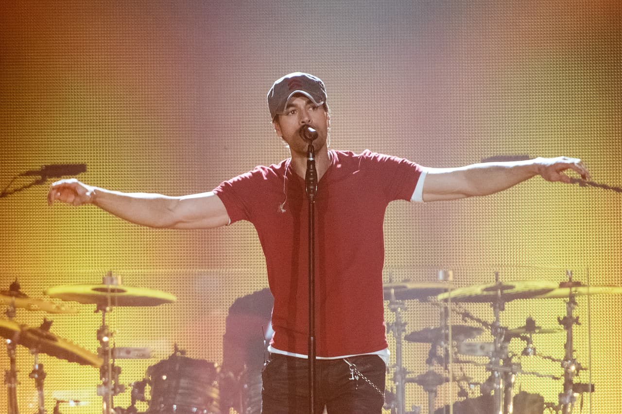 No se aprecia ningún tipo de ruptura sentimental aunque no se hable de boda, pues para ambos es simplemente “un papel legal” que estropearía la libertad de ambos. En cuanto a su vida profesional seguirá en alza, efectuando giras internacionales cada vez más exitosas compartiendo escenario con las grandes estrellas de la interpretación.