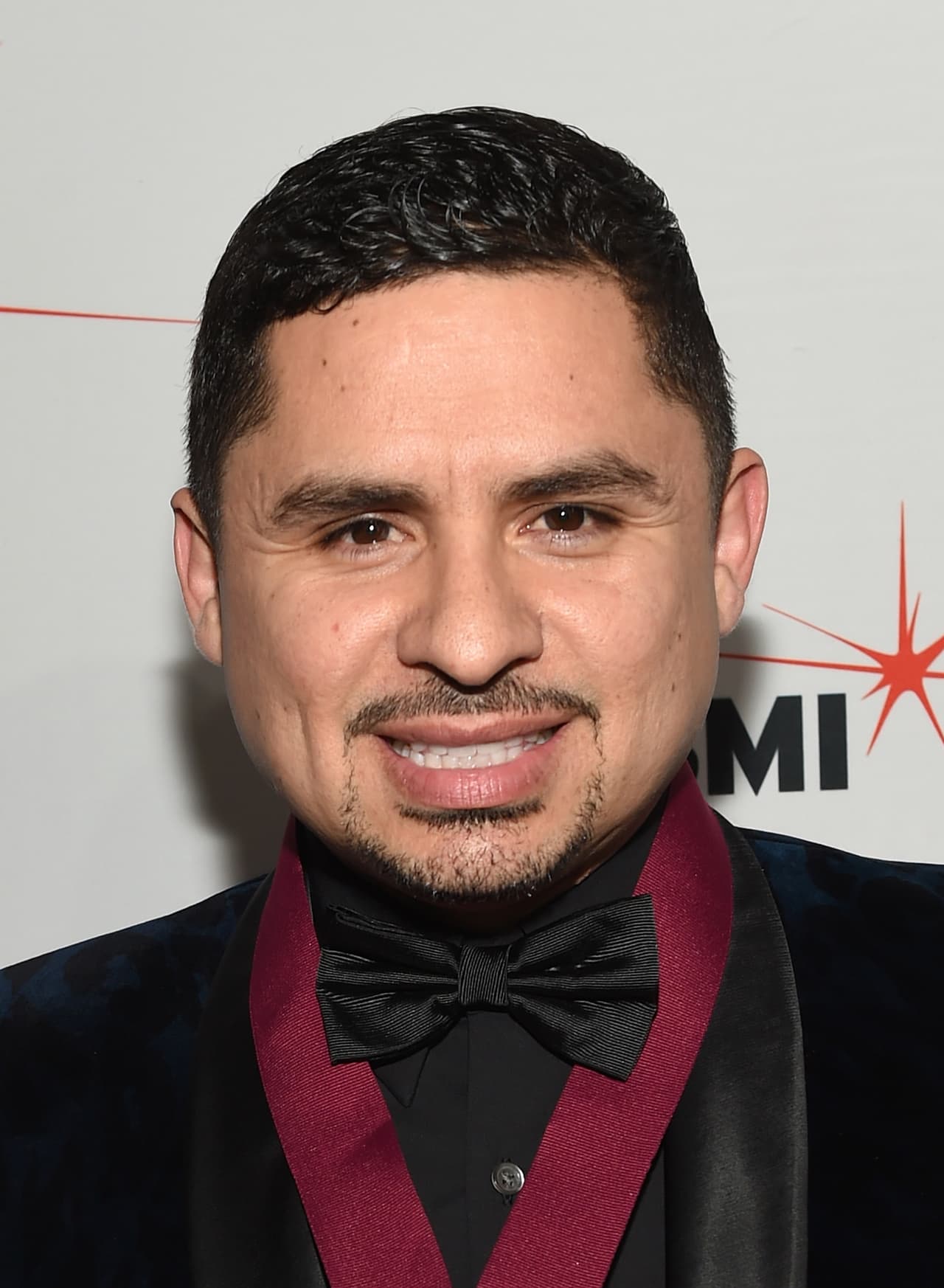 Larry Hernández. Nacido bajo el signo de Piscis con su Sendero de la Vida en el número Uno, este año que tiene frente a si servirá como una especie de alivio a las situaciones legales que le causaron tantos dolores de cabeza en el 2015. El 2016 será un ciclo de aclaraciones legales en los que podrá terminar un litigio que le afectó considerablemente.