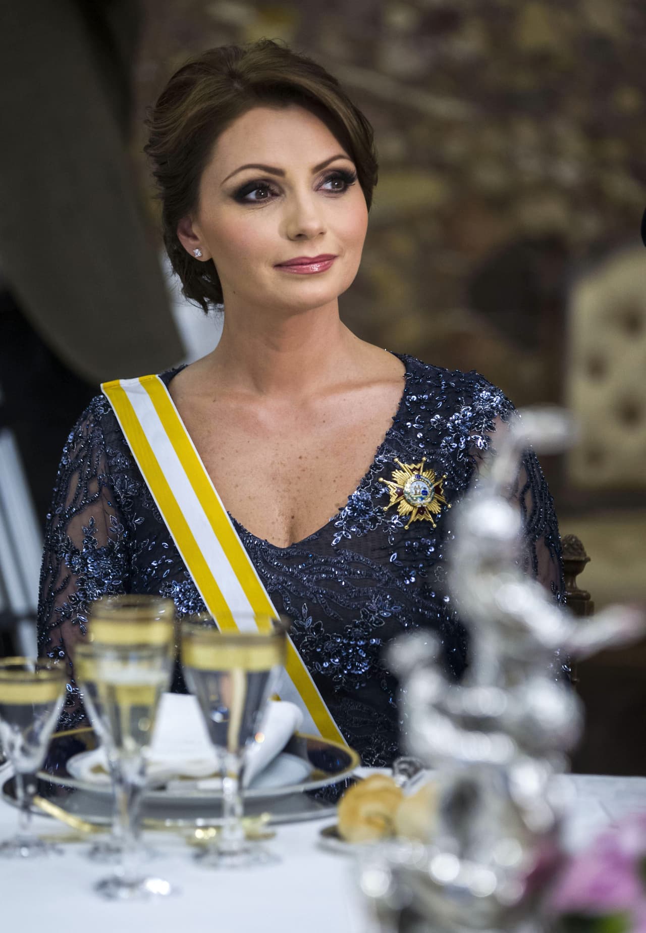 Hacia mediados de año durante el ciclo de los eclipses de septiembre deberá cuidar su salud pues está propensa a muchas situaciones estresantes surgidas en el seno familiar. Felizmente sabrá superarlas. Es posible que esté considerando una vuelta a las telenovelas, algo que le estará dando vueltas en la cabeza. Podría ser al terminar el mandato presidencial de su esposo Peña Nieto.