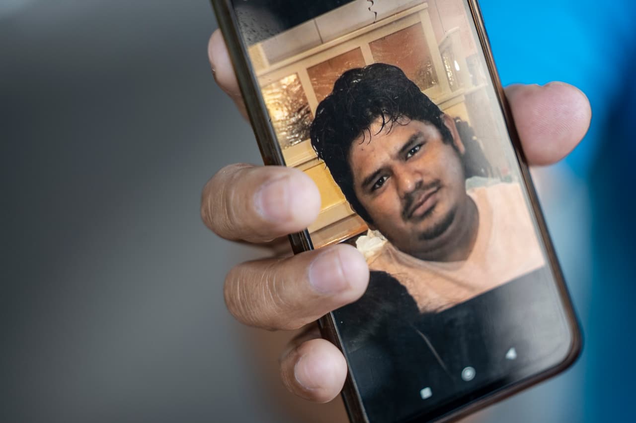 Alejandro, de 35 años, nació en Veracruz, en el Golfo de México. Una parte de su familia afirma que se enteró de la trágica noticia de la pérdida viendo las noticias; ahora la hermana del trabajador está buscando la forma de viajar a Estados Unidos para poder acompañar a los suyos en medio de este trance.