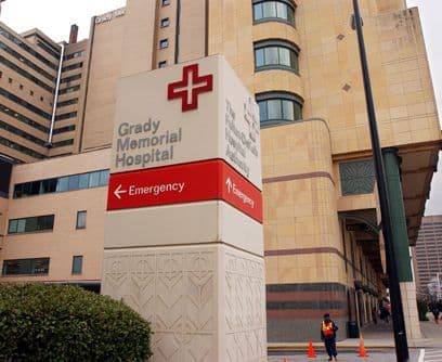 Tiroteo en el estacionamiento del Hospital Grady Memorial involucra a varias personas
