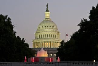 Senado aprueba ley de gastos y evita cierre del gobierno